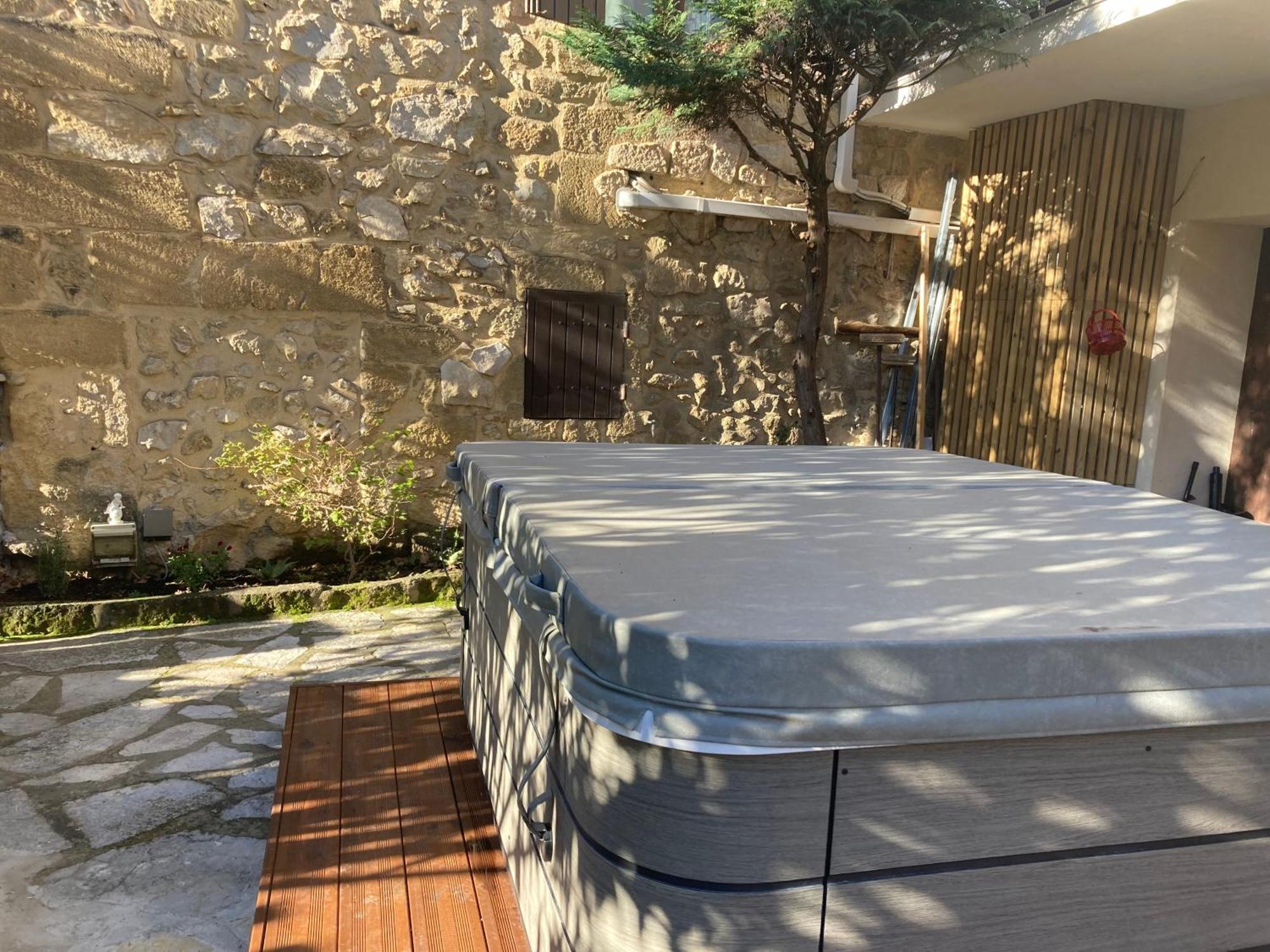 Le Studio D Aurelie Avec Spa Ete En Pleine Campagne Et Proche De Toute Commodite Roquemaure  Exterior foto