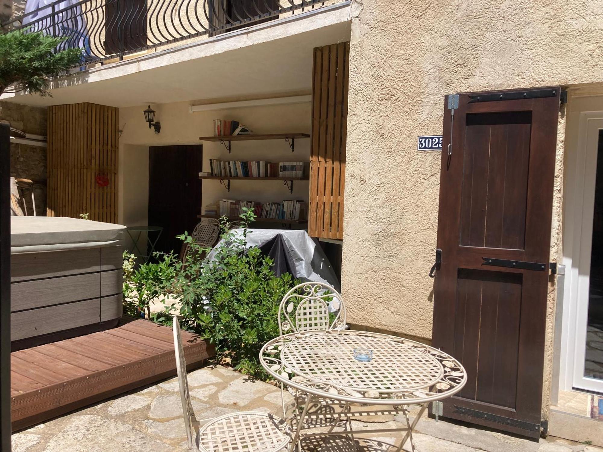 Le Studio D Aurelie Avec Spa Ete En Pleine Campagne Et Proche De Toute Commodite Roquemaure  Exterior foto
